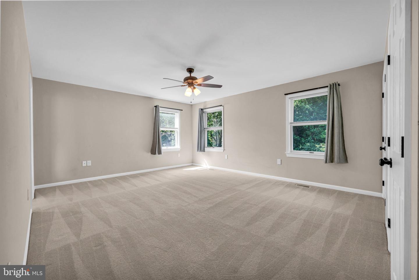10696 MOORE DR, MANASSAS, Virginia 20111, 5 Bedrooms Bedrooms, ,3 BathroomsBathrooms,Residential,For sale,10696 MOORE DR,VAPW2100382 MLS # VAPW2100382