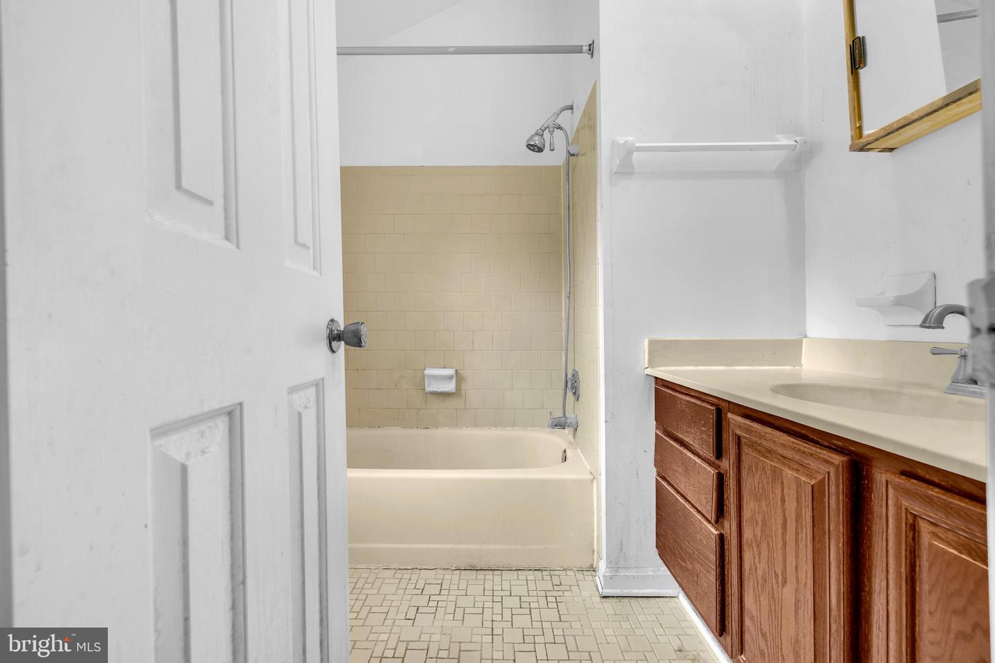 6050 GREENWAY CT, MANASSAS, Virginia 20112, 5 Bedrooms Bedrooms, ,2 BathroomsBathrooms,Residential,For sale,6050 GREENWAY CT,VAPW2100426 MLS # VAPW2100426