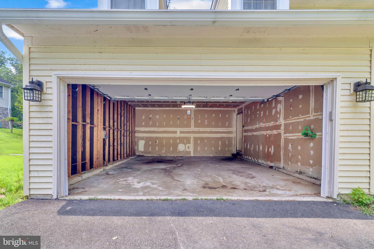6050 GREENWAY CT, MANASSAS, Virginia 20112, 5 Bedrooms Bedrooms, ,2 BathroomsBathrooms,Residential,For sale,6050 GREENWAY CT,VAPW2100426 MLS # VAPW2100426