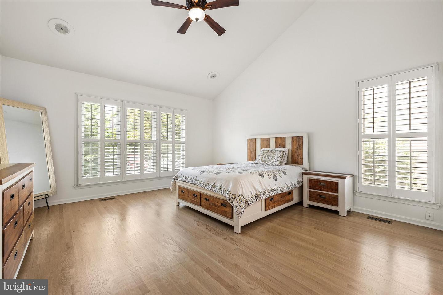 3405 SILVER MAPLE PL, FALLS CHURCH, Virginia 22042, 4 Bedrooms Bedrooms, ,4 BathroomsBathrooms,Residential,For sale,3405 SILVER MAPLE PL,VAFX2259220 MLS # VAFX2259220