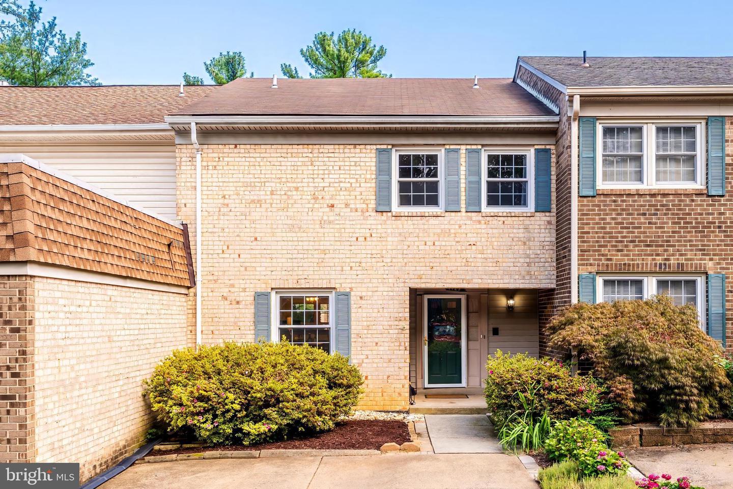 1123 MOOREFIELD HILL CT SW, VIENNA, Virginia 22180, 3 Bedrooms Bedrooms, ,3 BathroomsBathrooms,Residential,For sale,1123 MOOREFIELD HILL CT SW,VAFX2259228 MLS # VAFX2259228