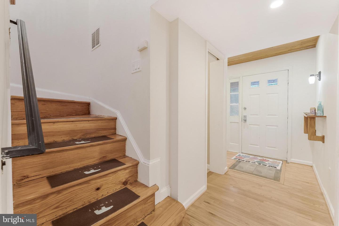 1123 MOOREFIELD HILL CT SW, VIENNA, Virginia 22180, 3 Bedrooms Bedrooms, ,3 BathroomsBathrooms,Residential,For sale,1123 MOOREFIELD HILL CT SW,VAFX2259228 MLS # VAFX2259228