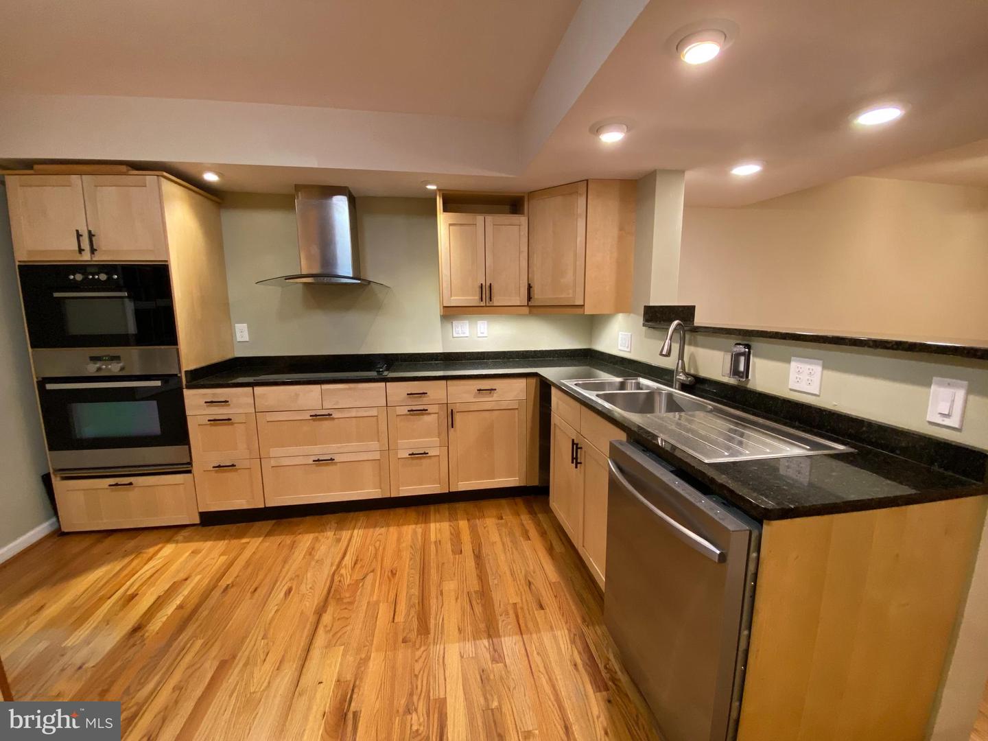 1123 MOOREFIELD HILL CT SW, VIENNA, Virginia 22180, 3 Bedrooms Bedrooms, ,3 BathroomsBathrooms,Residential,For sale,1123 MOOREFIELD HILL CT SW,VAFX2259228 MLS # VAFX2259228