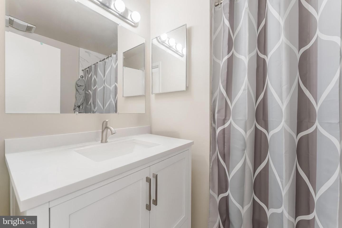 1123 MOOREFIELD HILL CT SW, VIENNA, Virginia 22180, 3 Bedrooms Bedrooms, ,3 BathroomsBathrooms,Residential,For sale,1123 MOOREFIELD HILL CT SW,VAFX2259228 MLS # VAFX2259228