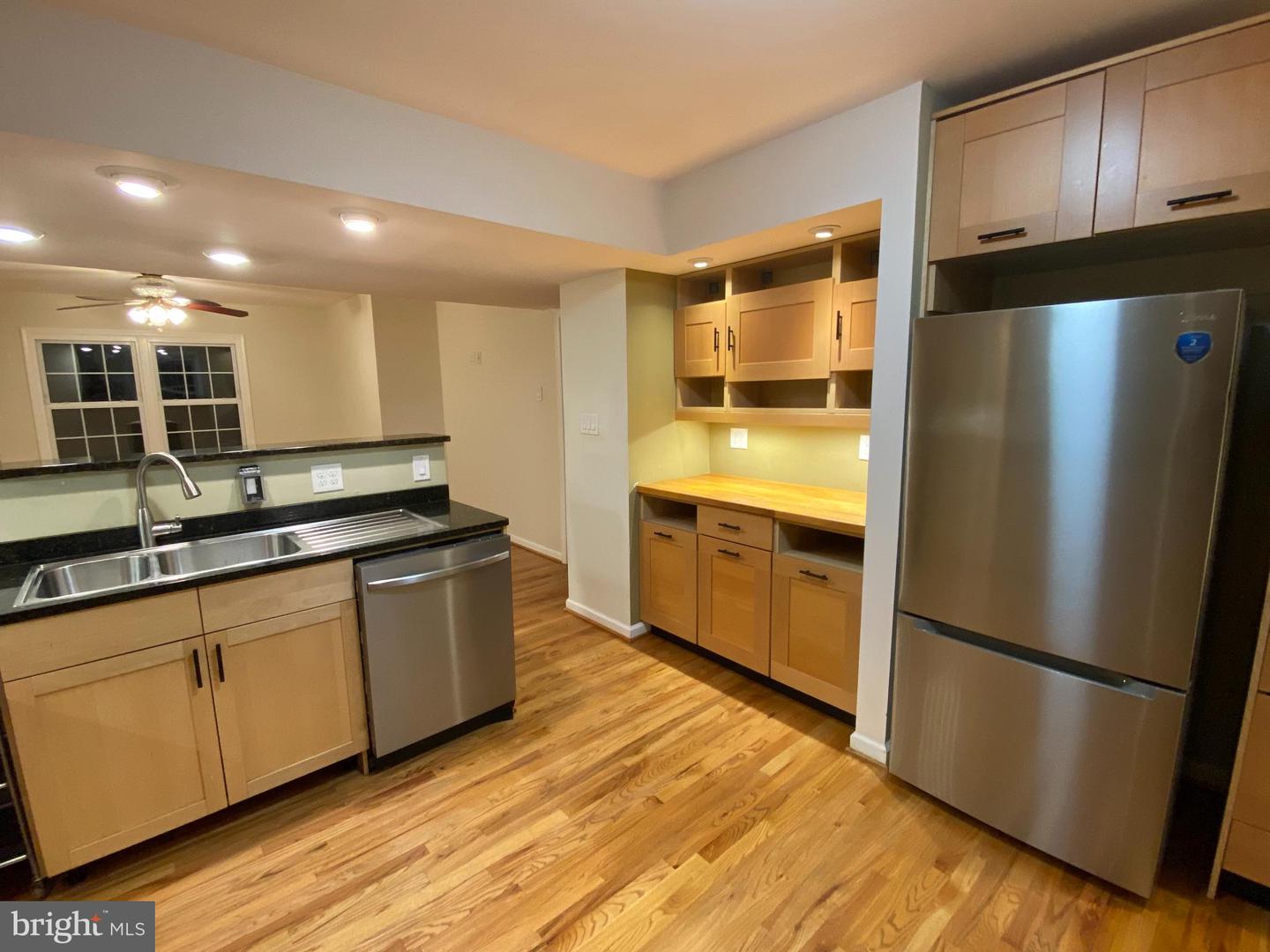 1123 MOOREFIELD HILL CT SW, VIENNA, Virginia 22180, 3 Bedrooms Bedrooms, ,3 BathroomsBathrooms,Residential,For sale,1123 MOOREFIELD HILL CT SW,VAFX2259228 MLS # VAFX2259228