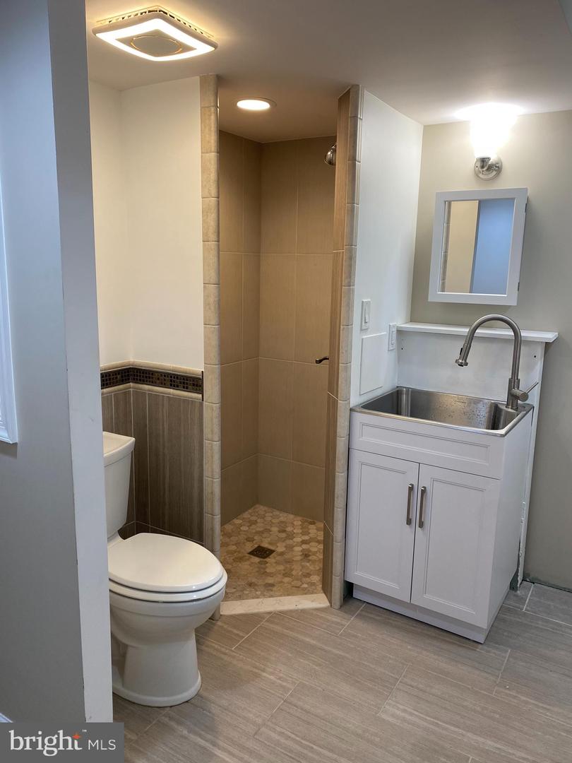 1123 MOOREFIELD HILL CT SW, VIENNA, Virginia 22180, 3 Bedrooms Bedrooms, ,3 BathroomsBathrooms,Residential,For sale,1123 MOOREFIELD HILL CT SW,VAFX2259228 MLS # VAFX2259228