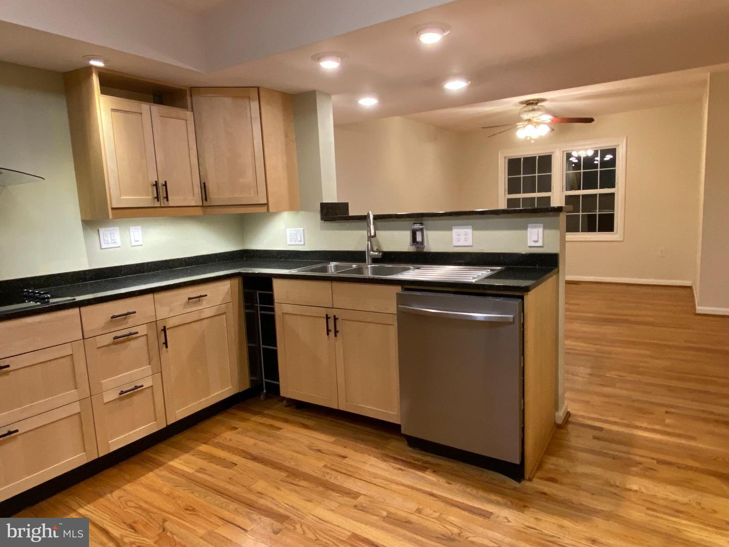 1123 MOOREFIELD HILL CT SW, VIENNA, Virginia 22180, 3 Bedrooms Bedrooms, ,3 BathroomsBathrooms,Residential,For sale,1123 MOOREFIELD HILL CT SW,VAFX2259228 MLS # VAFX2259228