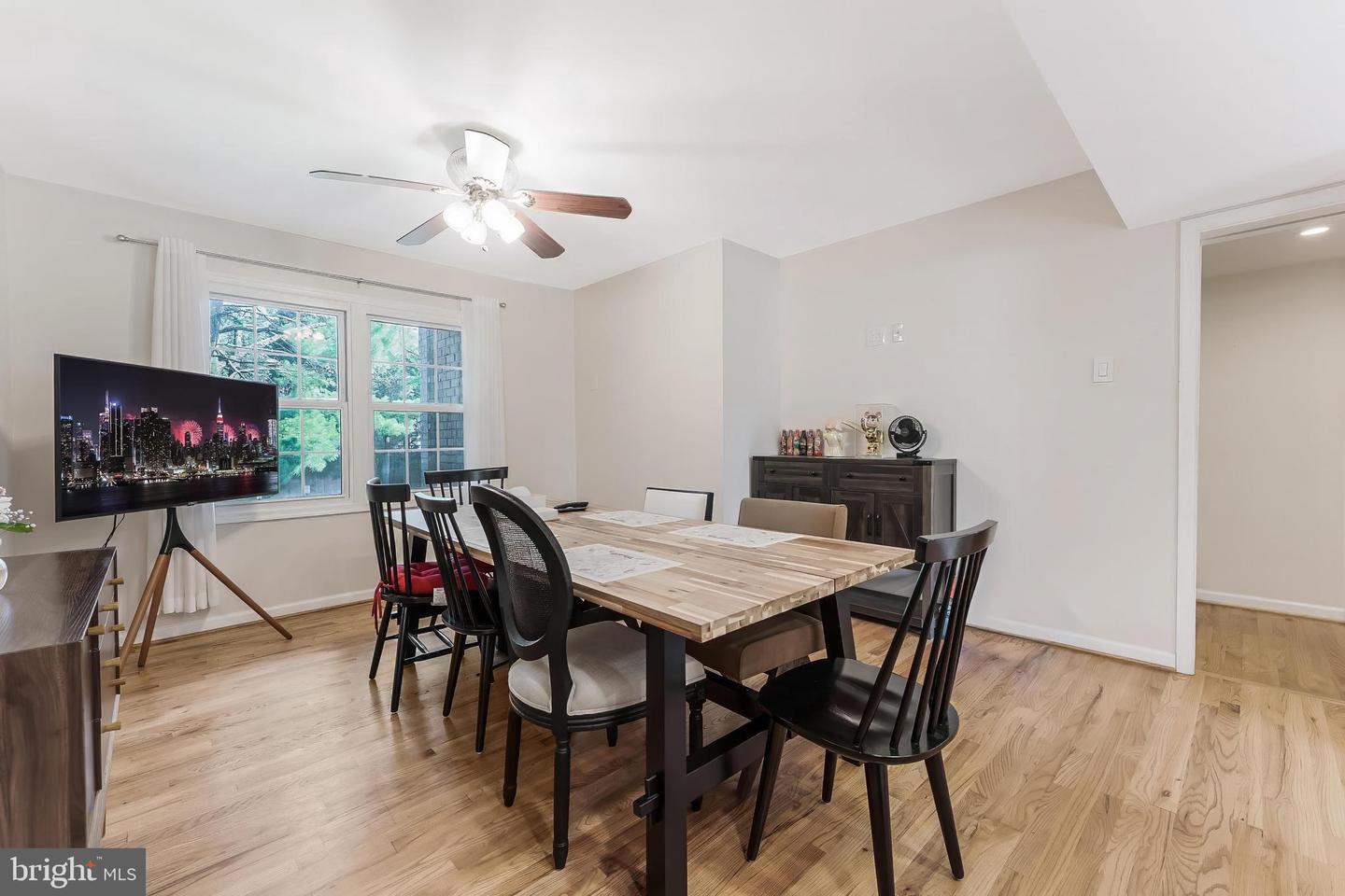 1123 MOOREFIELD HILL CT SW, VIENNA, Virginia 22180, 3 Bedrooms Bedrooms, ,3 BathroomsBathrooms,Residential,For sale,1123 MOOREFIELD HILL CT SW,VAFX2259228 MLS # VAFX2259228