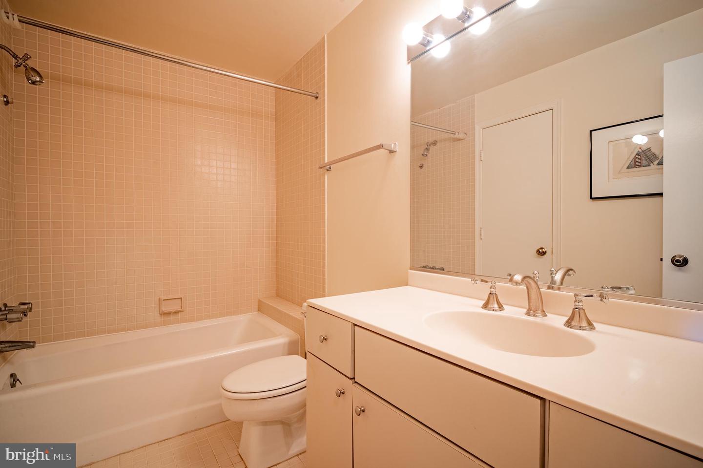 955 26TH ST NW #803, WASHINGTON, District Of Columbia 20037, ,1 BathroomBathrooms,Residential,For sale,955 26TH ST NW #803,DCDC2213660 MLS # DCDC2213660