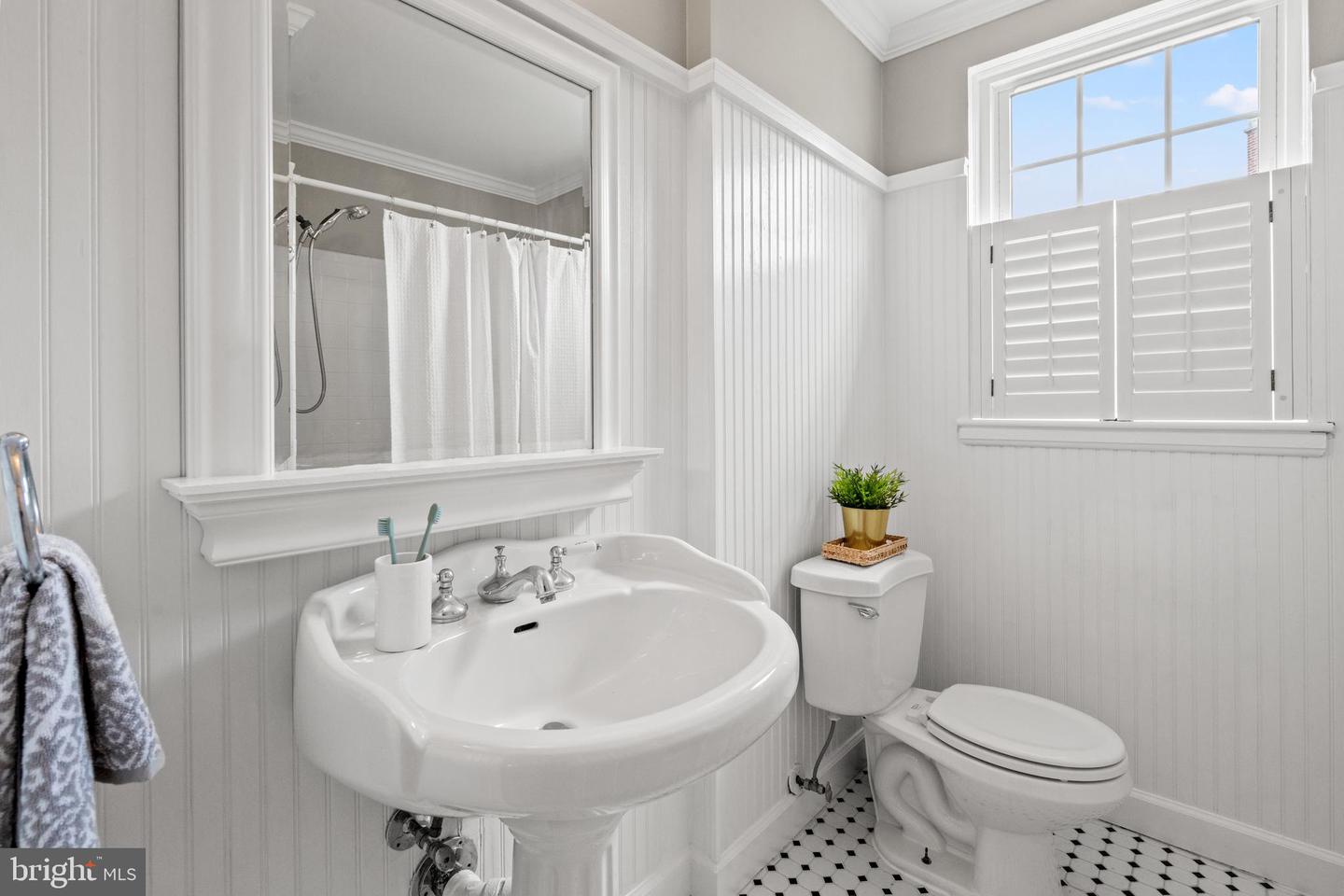 3327 S STAFFORD ST, ARLINGTON, Virginia 22206, 2 Bedrooms Bedrooms, ,2 BathroomsBathrooms,Residential,For sale,3327 S STAFFORD ST,VAAR2061852 MLS # VAAR2061852