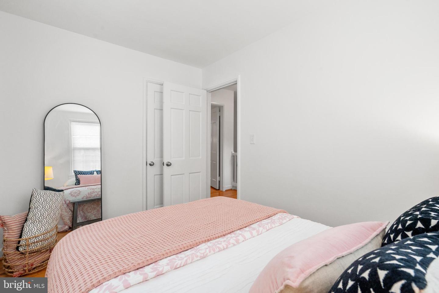 3327 S STAFFORD ST, ARLINGTON, Virginia 22206, 2 Bedrooms Bedrooms, ,2 BathroomsBathrooms,Residential,For sale,3327 S STAFFORD ST,VAAR2061852 MLS # VAAR2061852