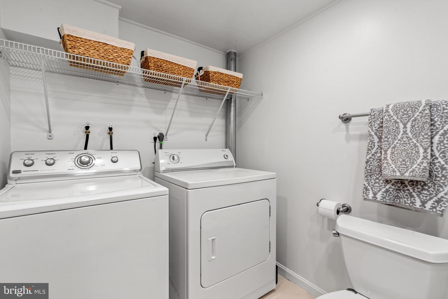 3327 S STAFFORD ST, ARLINGTON, Virginia 22206, 2 Bedrooms Bedrooms, ,2 BathroomsBathrooms,Residential,For sale,3327 S STAFFORD ST,VAAR2061852 MLS # VAAR2061852