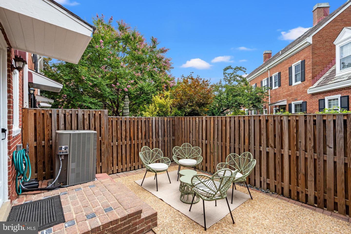 3327 S STAFFORD ST, ARLINGTON, Virginia 22206, 2 Bedrooms Bedrooms, ,2 BathroomsBathrooms,Residential,For sale,3327 S STAFFORD ST,VAAR2061852 MLS # VAAR2061852