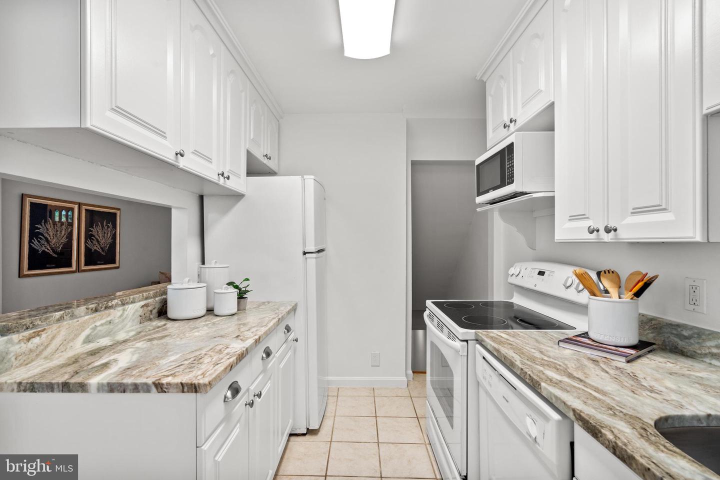 3327 S STAFFORD ST, ARLINGTON, Virginia 22206, 2 Bedrooms Bedrooms, ,2 BathroomsBathrooms,Residential,For sale,3327 S STAFFORD ST,VAAR2061852 MLS # VAAR2061852