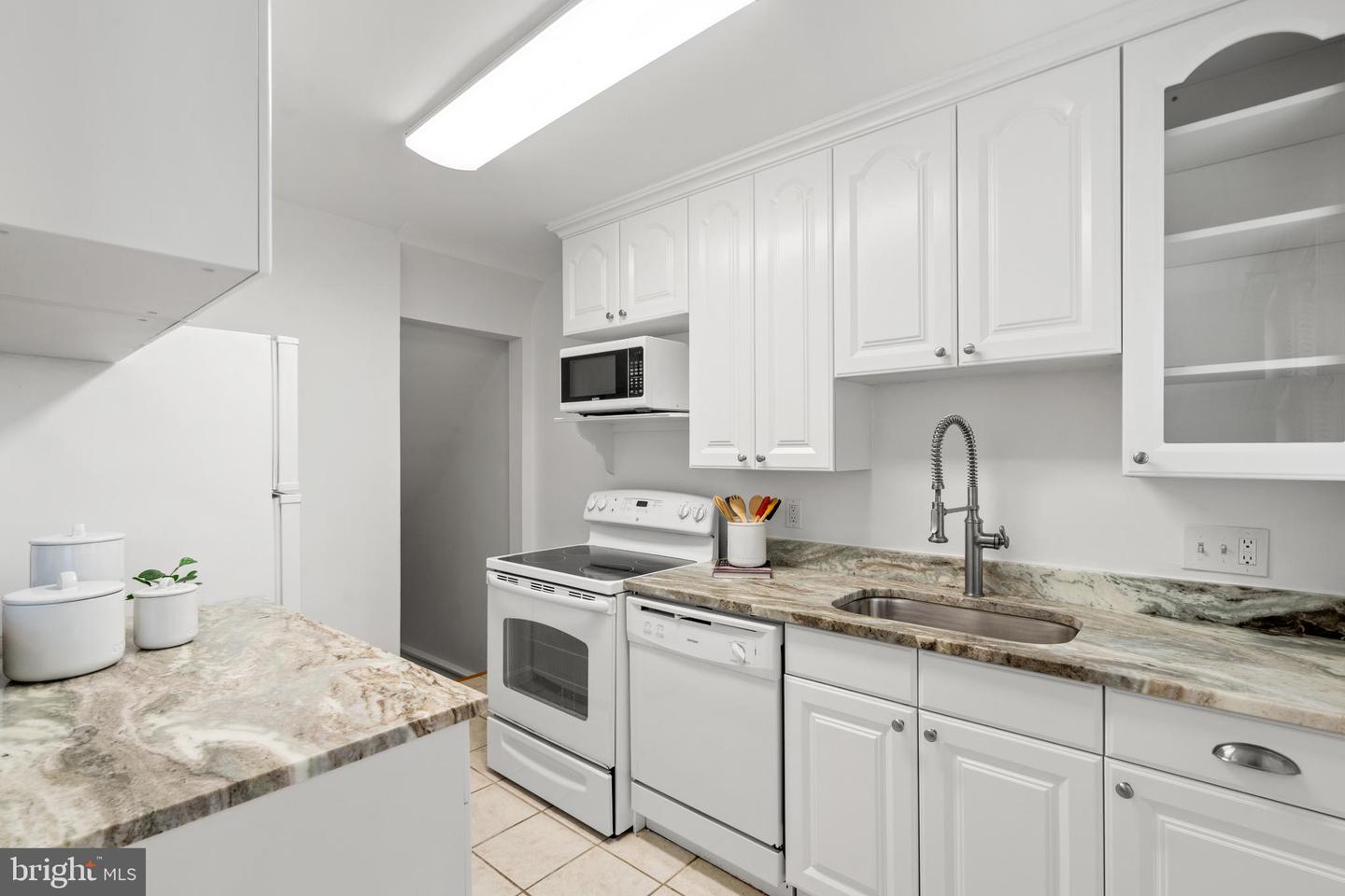 3327 S STAFFORD ST, ARLINGTON, Virginia 22206, 2 Bedrooms Bedrooms, ,2 BathroomsBathrooms,Residential,For sale,3327 S STAFFORD ST,VAAR2061852 MLS # VAAR2061852