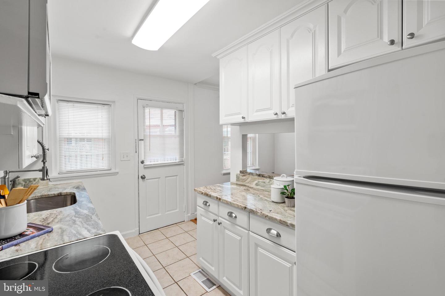 3327 S STAFFORD ST, ARLINGTON, Virginia 22206, 2 Bedrooms Bedrooms, ,2 BathroomsBathrooms,Residential,For sale,3327 S STAFFORD ST,VAAR2061852 MLS # VAAR2061852