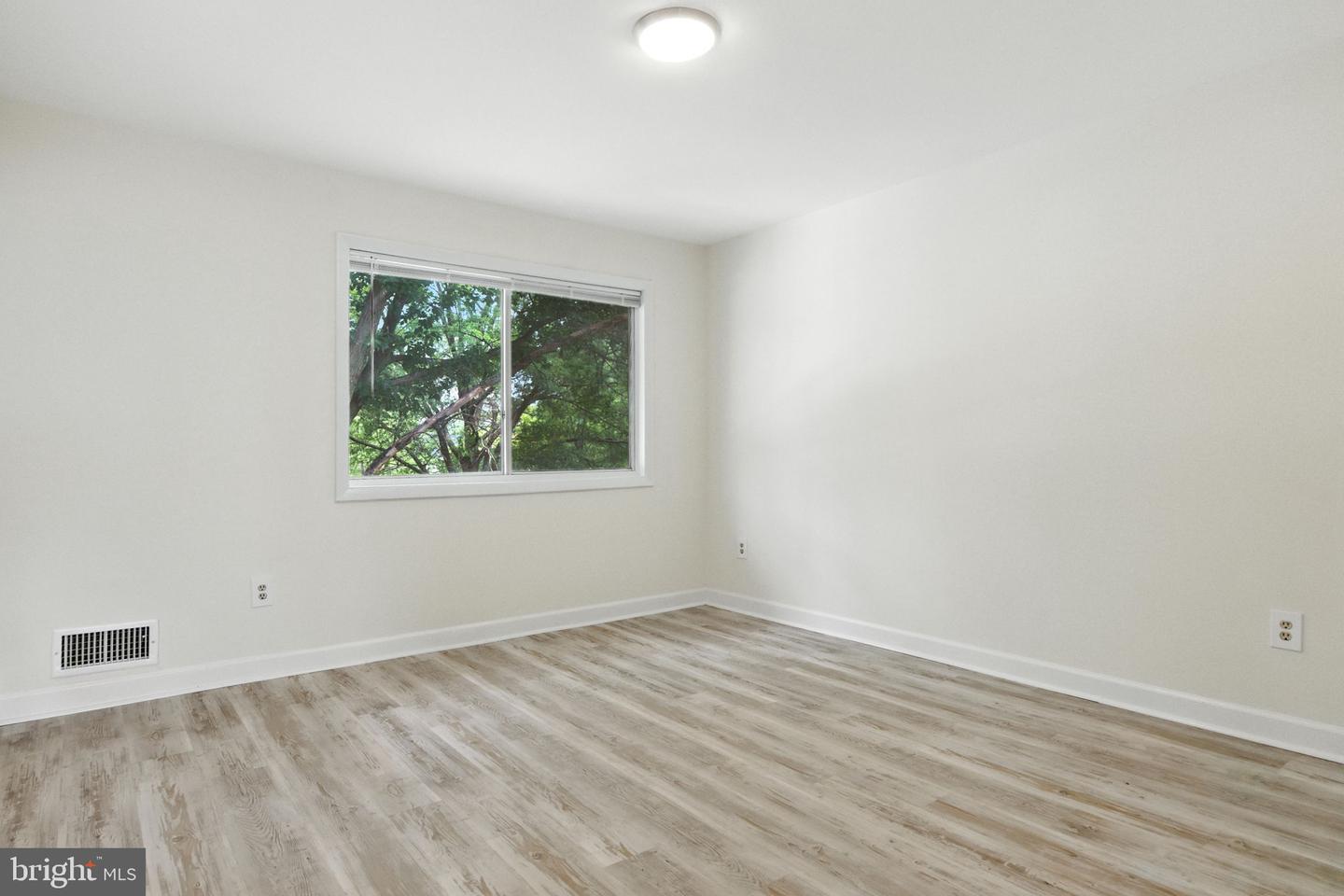 2201 CHAMBLEE PL, HERNDON, Virginia 20170, 2 Bedrooms Bedrooms, ,1 BathroomBathrooms,Residential,For sale,2201 CHAMBLEE PL,VAFX2259388 MLS # VAFX2259388