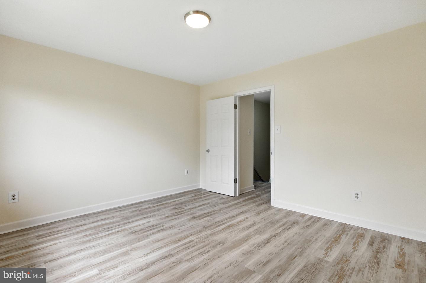2201 CHAMBLEE PL, HERNDON, Virginia 20170, 2 Bedrooms Bedrooms, ,1 BathroomBathrooms,Residential,For sale,2201 CHAMBLEE PL,VAFX2259388 MLS # VAFX2259388