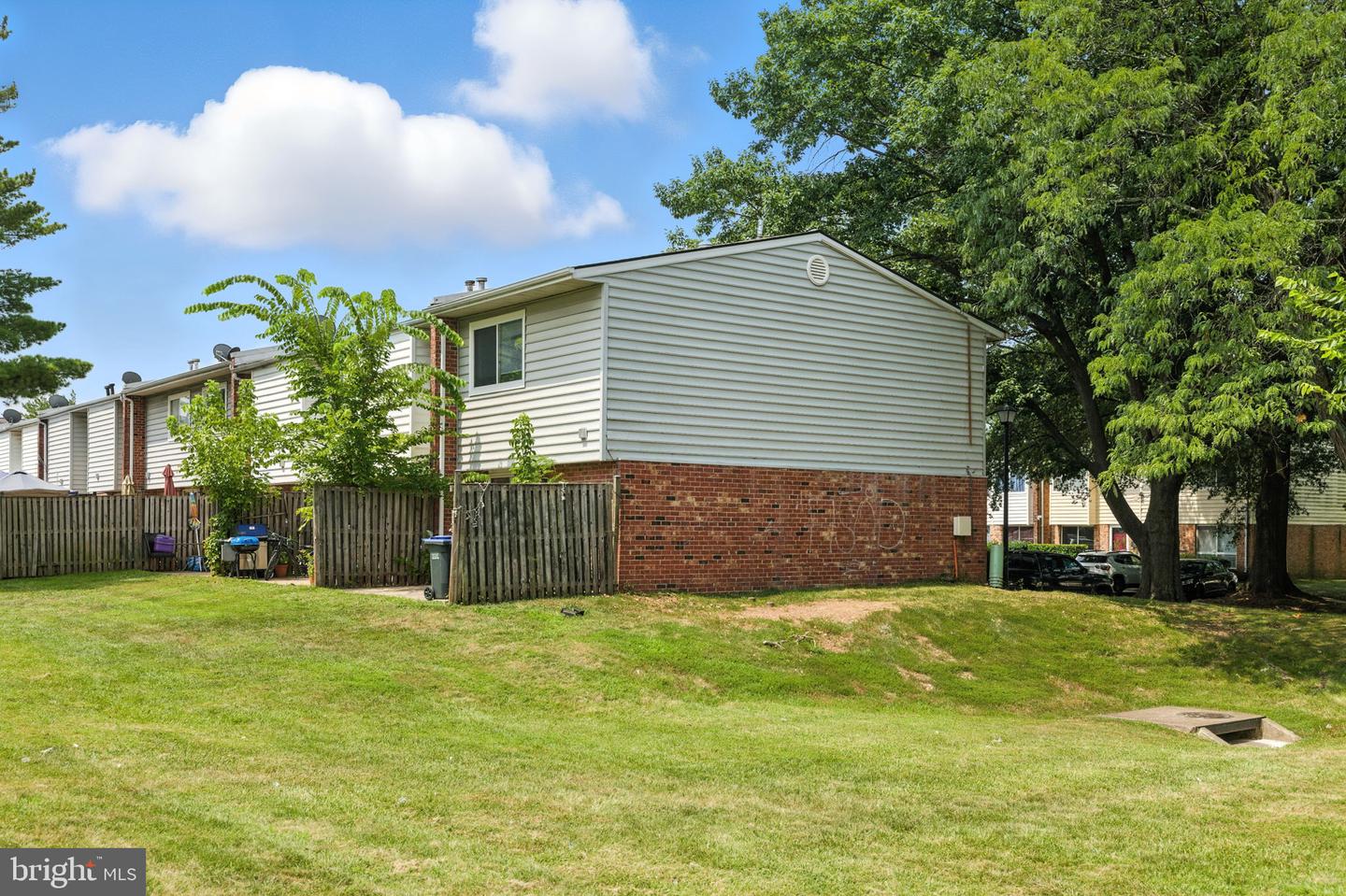 2201 CHAMBLEE PL, HERNDON, Virginia 20170, 2 Bedrooms Bedrooms, ,1 BathroomBathrooms,Residential,For sale,2201 CHAMBLEE PL,VAFX2259388 MLS # VAFX2259388
