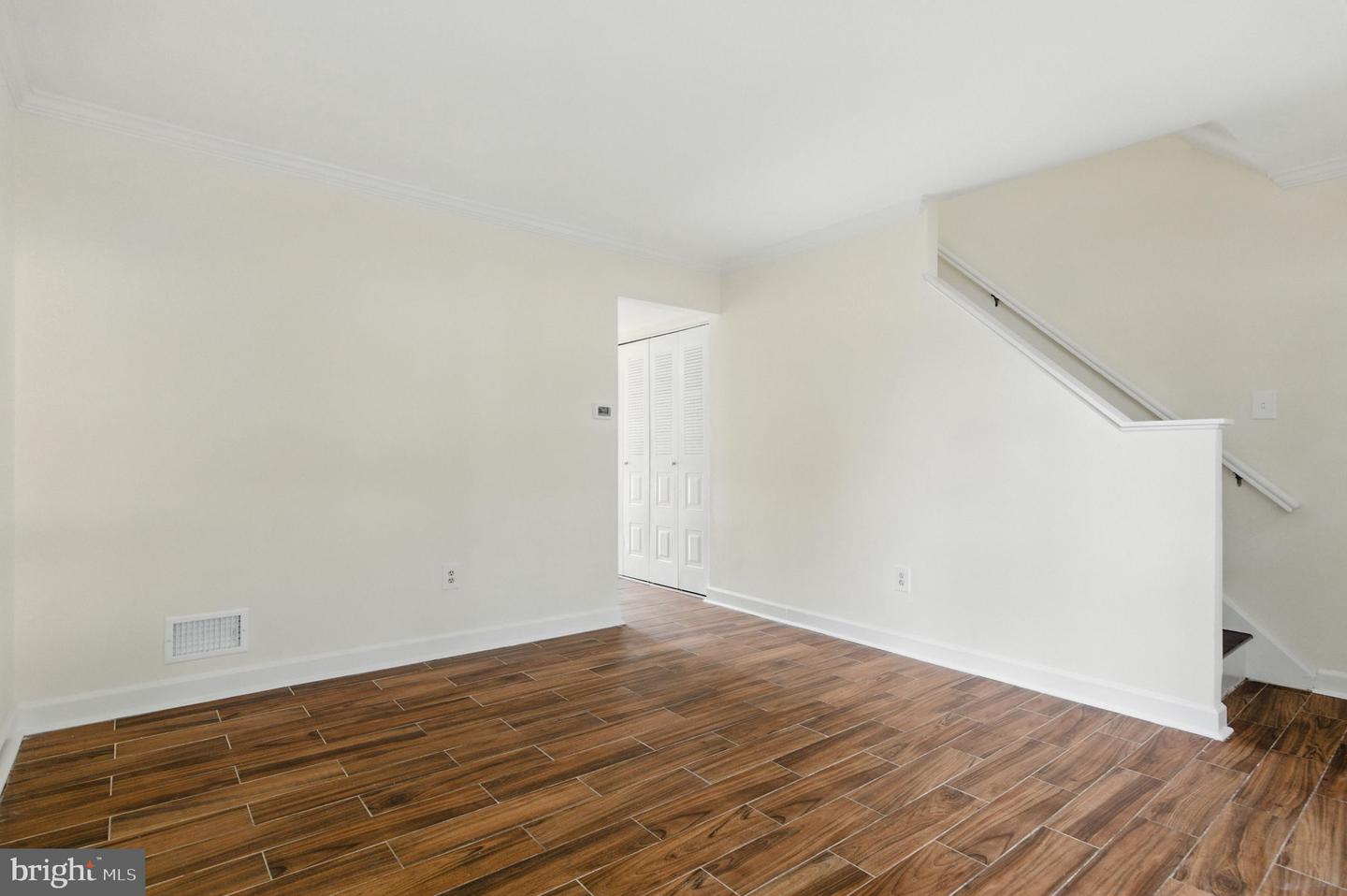 2201 CHAMBLEE PL, HERNDON, Virginia 20170, 2 Bedrooms Bedrooms, ,1 BathroomBathrooms,Residential,For sale,2201 CHAMBLEE PL,VAFX2259388 MLS # VAFX2259388