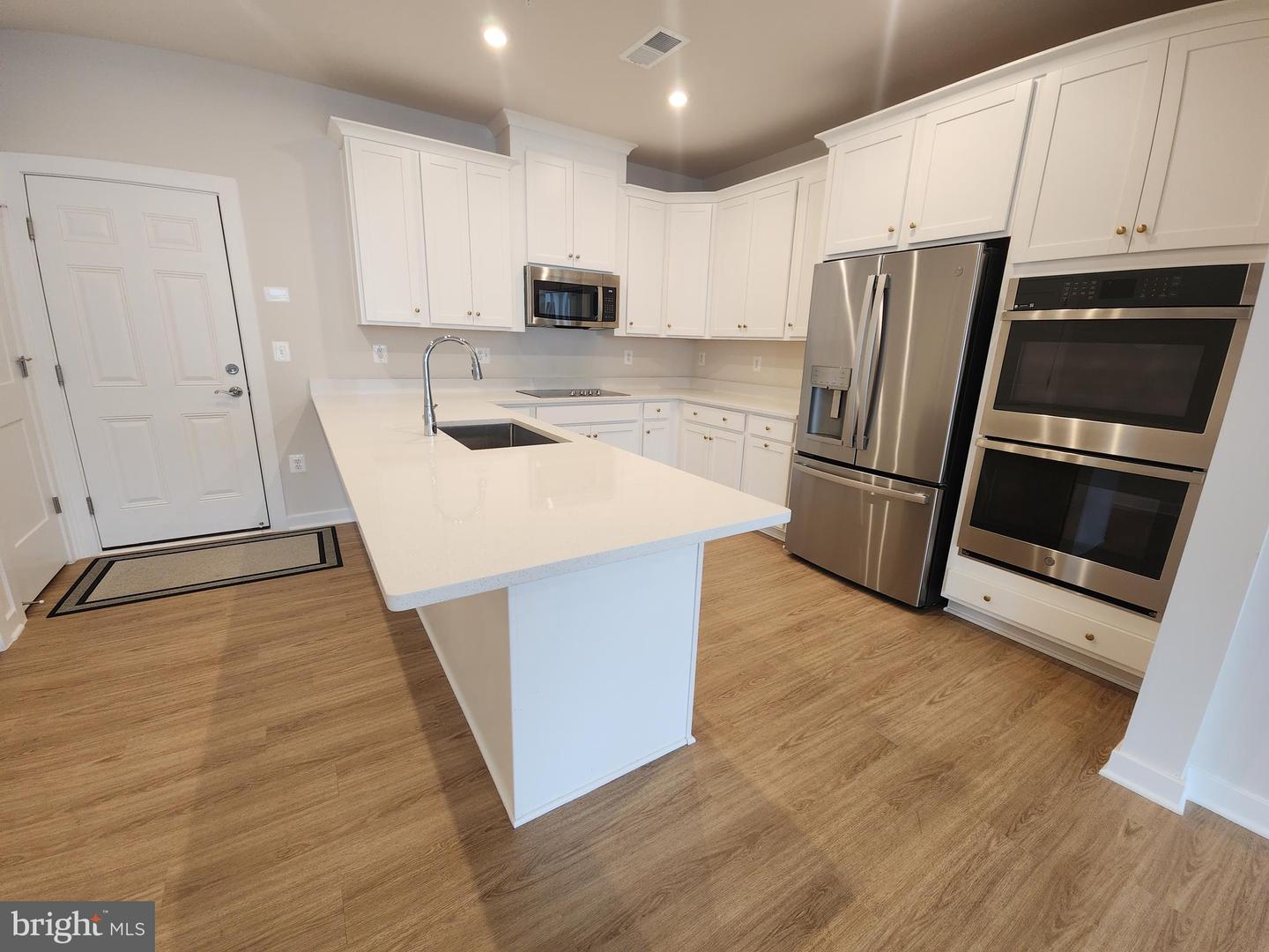 823 AMBROSE LN #A, MANASSAS PARK, Virginia 20111, 2 Bedrooms Bedrooms, ,2 BathroomsBathrooms,Residential,For sale,823 AMBROSE LN #A,VAPW2100808 MLS # VAPW2100808