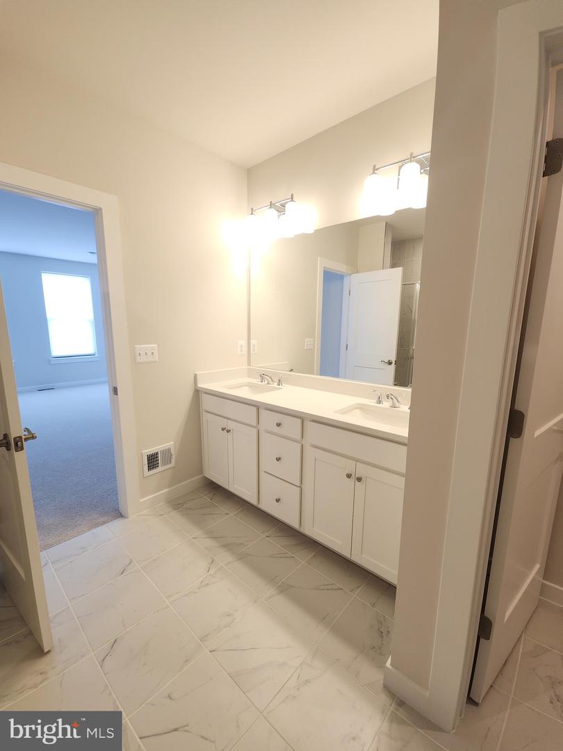 823 AMBROSE LN #A, MANASSAS PARK, Virginia 20111, 2 Bedrooms Bedrooms, ,2 BathroomsBathrooms,Residential,For sale,823 AMBROSE LN #A,VAPW2100808 MLS # VAPW2100808