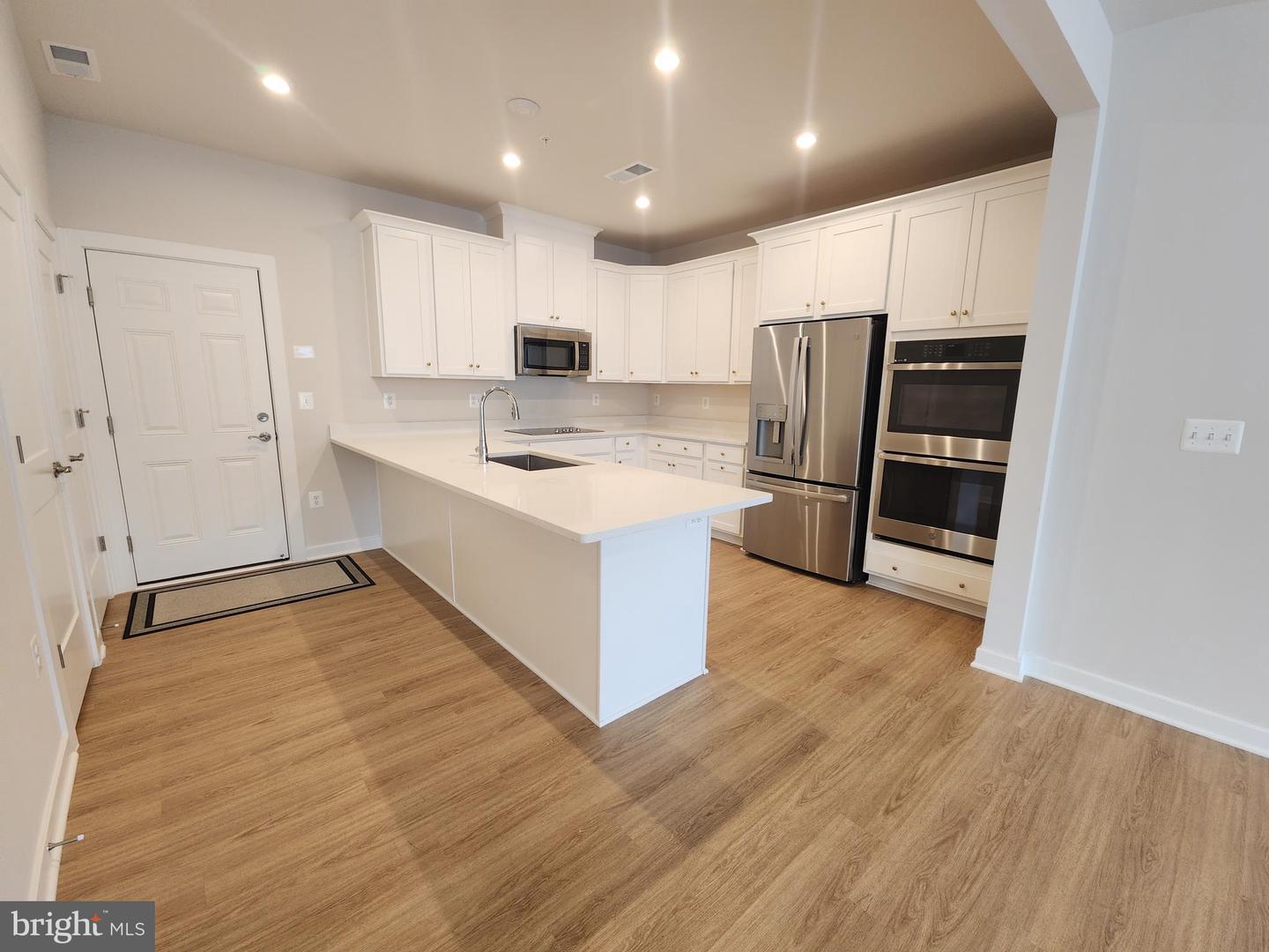 823 AMBROSE LN #A, MANASSAS PARK, Virginia 20111, 2 Bedrooms Bedrooms, ,2 BathroomsBathrooms,Residential,For sale,823 AMBROSE LN #A,VAPW2100808 MLS # VAPW2100808
