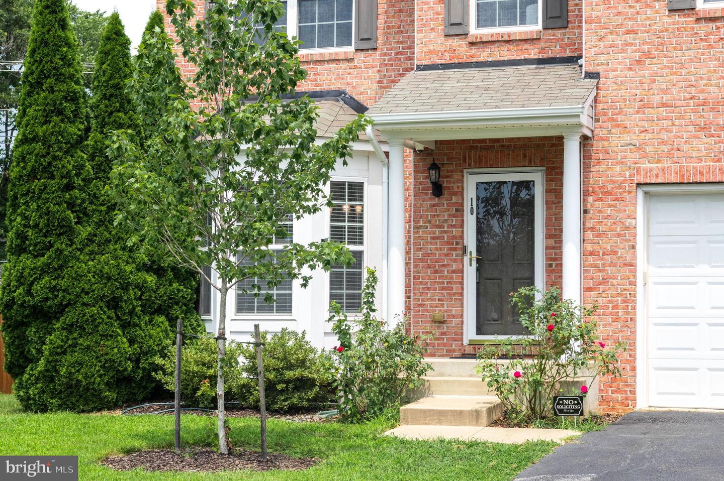 10 MINNIEAR CT, FREDERICKSBURG, Virginia 22406, 4 Bedrooms Bedrooms, 8 Rooms Rooms,3 BathroomsBathrooms,Residential,For sale,10 MINNIEAR CT,VAST2041508 MLS # VAST2041508