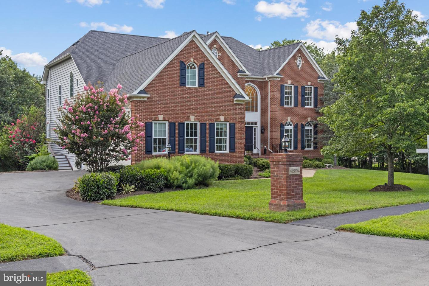 42294 IRON BIT PL, CHANTILLY, Virginia 20152, 5 Bedrooms Bedrooms, ,5 BathroomsBathrooms,Residential,For sale,42294 IRON BIT PL,VALO2103844 MLS # VALO2103844