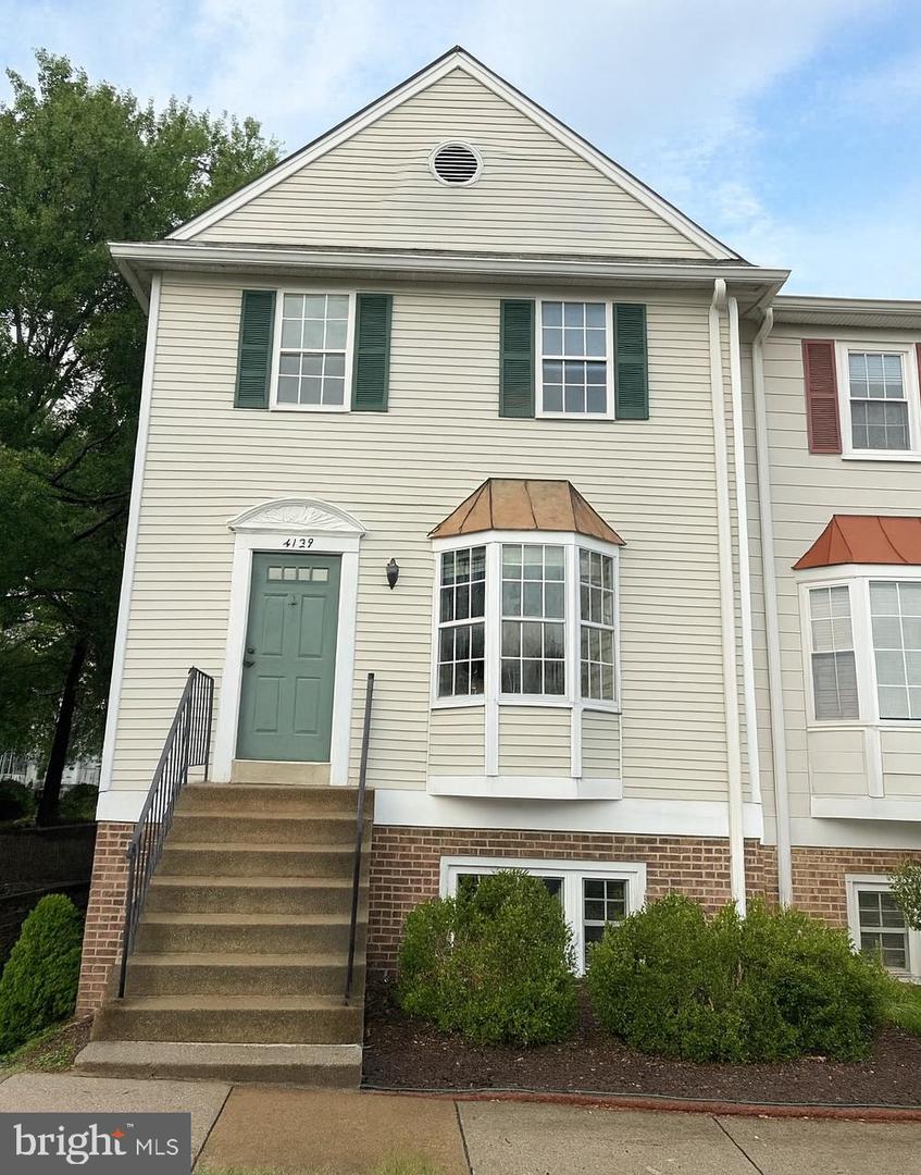 4127 WEEPING WILLOW CT #142-A, CHANTILLY, Virginia 20151, 3 Bedrooms Bedrooms, ,2 BathroomsBathrooms,Residential,For sale,4127 WEEPING WILLOW CT #142-A,VAFX2259280 MLS # VAFX2259280