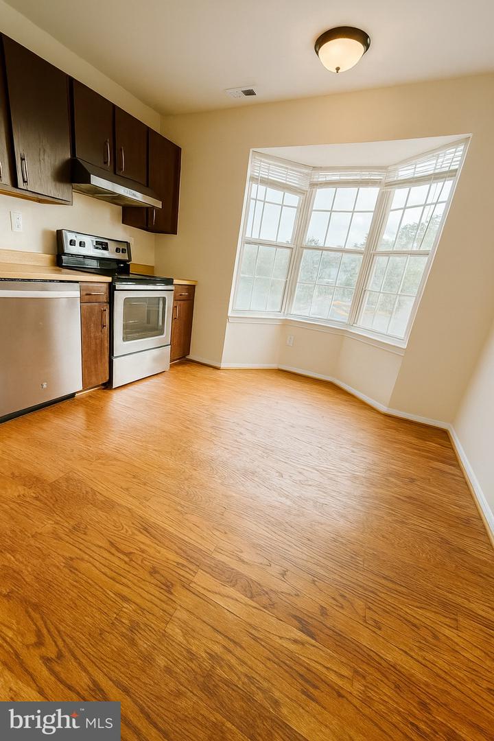 4127 WEEPING WILLOW CT #142-A, CHANTILLY, Virginia 20151, 3 Bedrooms Bedrooms, ,2 BathroomsBathrooms,Residential,For sale,4127 WEEPING WILLOW CT #142-A,VAFX2259280 MLS # VAFX2259280