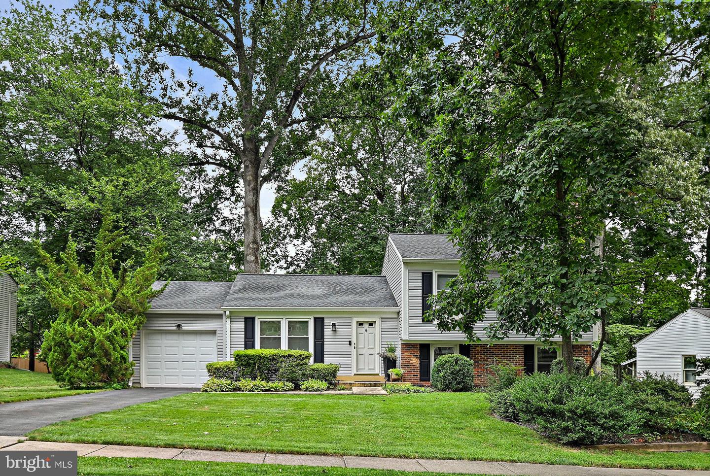 12706 SAYLERS CREEK LN, HERNDON, Virginia 20170, 4 Bedrooms Bedrooms, 8 Rooms Rooms,2 BathroomsBathrooms,Residential,For sale,12706 SAYLERS CREEK LN,VAFX2259064 MLS # VAFX2259064