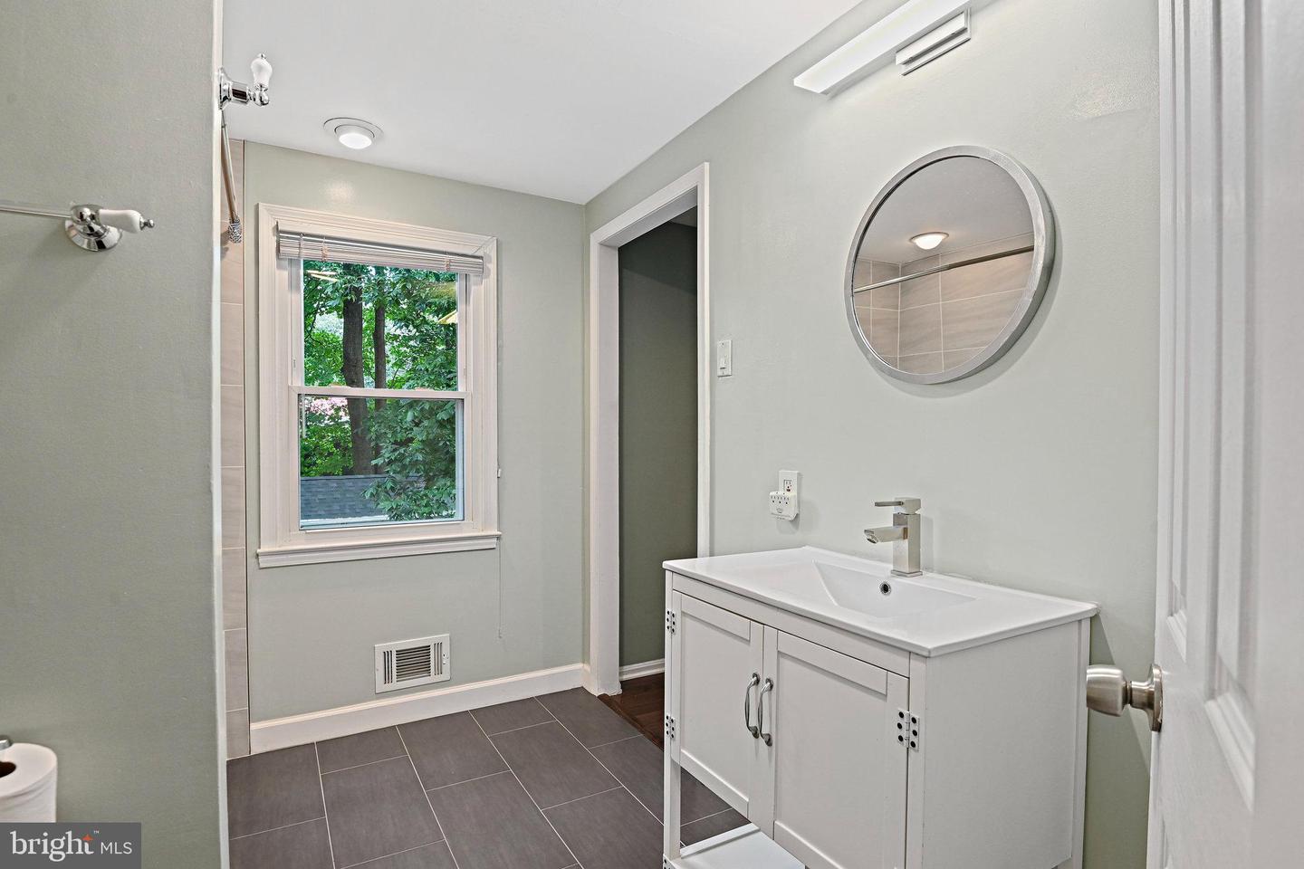 12706 SAYLERS CREEK LN, HERNDON, Virginia 20170, 4 Bedrooms Bedrooms, 8 Rooms Rooms,2 BathroomsBathrooms,Residential,For sale,12706 SAYLERS CREEK LN,VAFX2259064 MLS # VAFX2259064