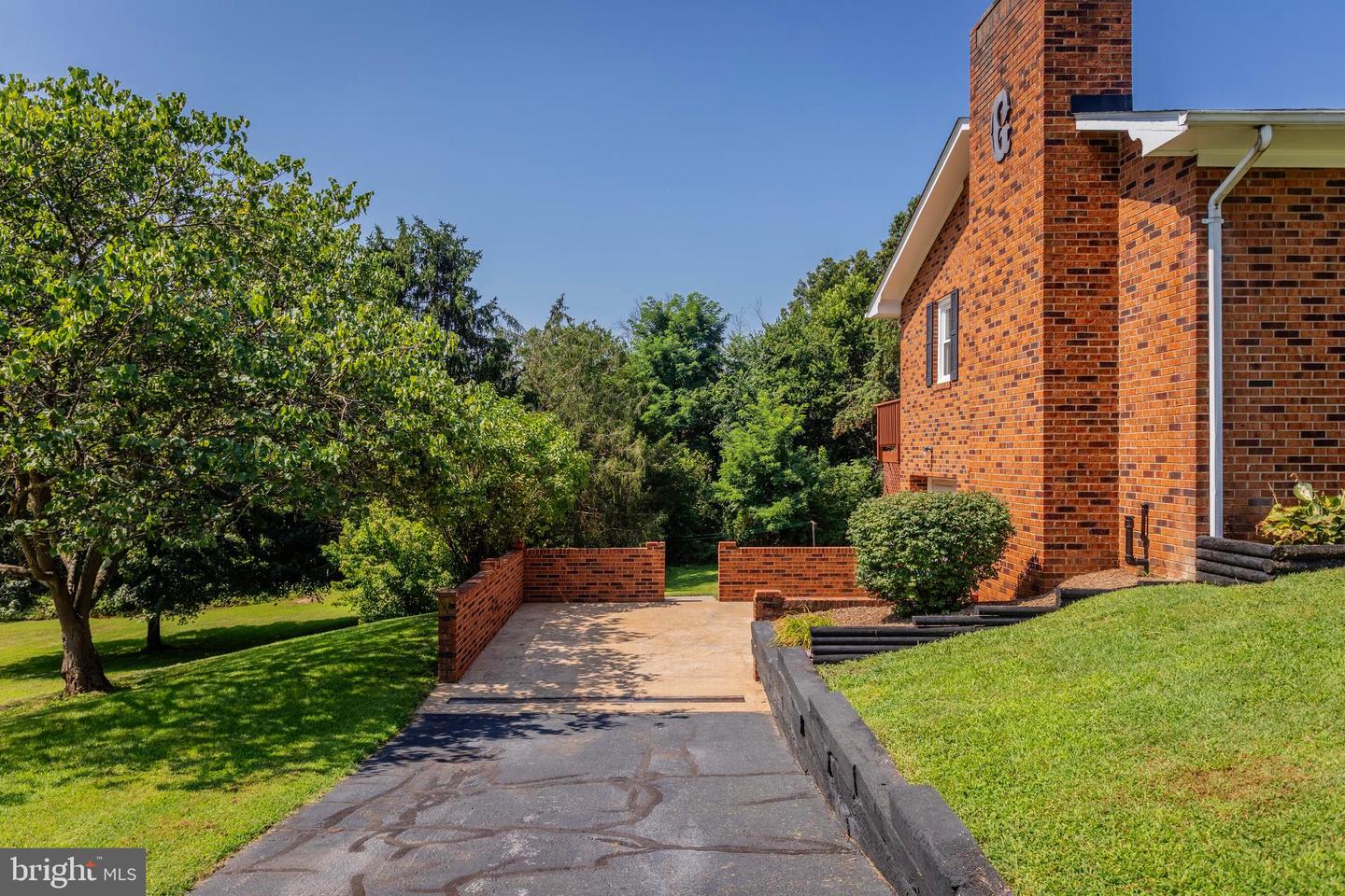 42 OAKCREST DR, LURAY, Virginia 22835, 3 Bedrooms Bedrooms, ,2 BathroomsBathrooms,Residential,For sale,42 OAKCREST DR,VAPA2005224 MLS # VAPA2005224
