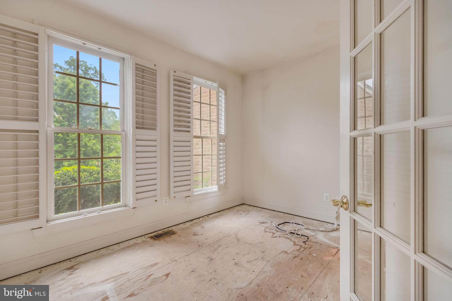 12111 WALNUT BRANCH RD, RESTON, Virginia 20194, 5 Bedrooms Bedrooms, ,4 BathroomsBathrooms,Residential,For sale,12111 WALNUT BRANCH RD,VAFX2259512 MLS # VAFX2259512