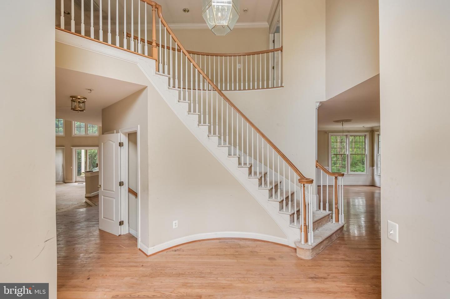 12111 WALNUT BRANCH RD, RESTON, Virginia 20194, 5 Bedrooms Bedrooms, ,4 BathroomsBathrooms,Residential,For sale,12111 WALNUT BRANCH RD,VAFX2259512 MLS # VAFX2259512