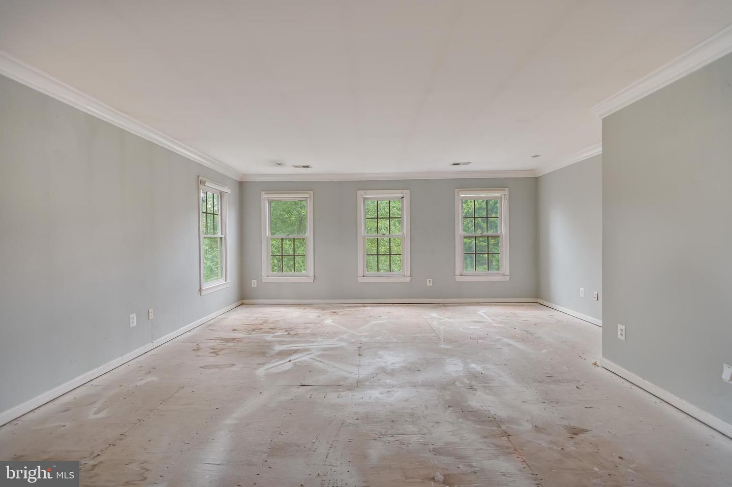 12111 WALNUT BRANCH RD, RESTON, Virginia 20194, 5 Bedrooms Bedrooms, ,4 BathroomsBathrooms,Residential,For sale,12111 WALNUT BRANCH RD,VAFX2259512 MLS # VAFX2259512