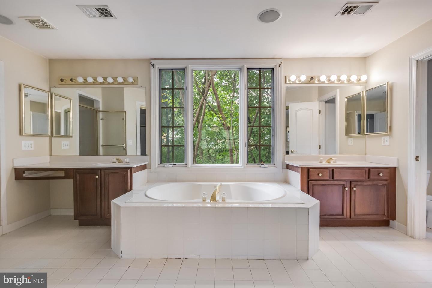12111 WALNUT BRANCH RD, RESTON, Virginia 20194, 5 Bedrooms Bedrooms, ,4 BathroomsBathrooms,Residential,For sale,12111 WALNUT BRANCH RD,VAFX2259512 MLS # VAFX2259512