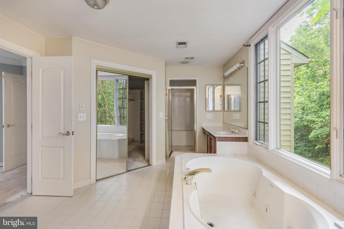 12111 WALNUT BRANCH RD, RESTON, Virginia 20194, 5 Bedrooms Bedrooms, ,4 BathroomsBathrooms,Residential,For sale,12111 WALNUT BRANCH RD,VAFX2259512 MLS # VAFX2259512