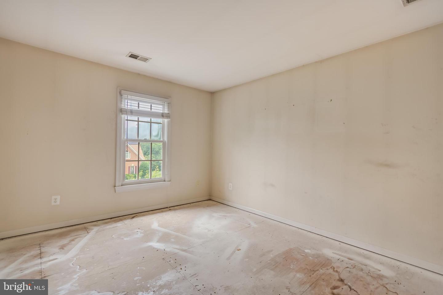 12111 WALNUT BRANCH RD, RESTON, Virginia 20194, 5 Bedrooms Bedrooms, ,4 BathroomsBathrooms,Residential,For sale,12111 WALNUT BRANCH RD,VAFX2259512 MLS # VAFX2259512