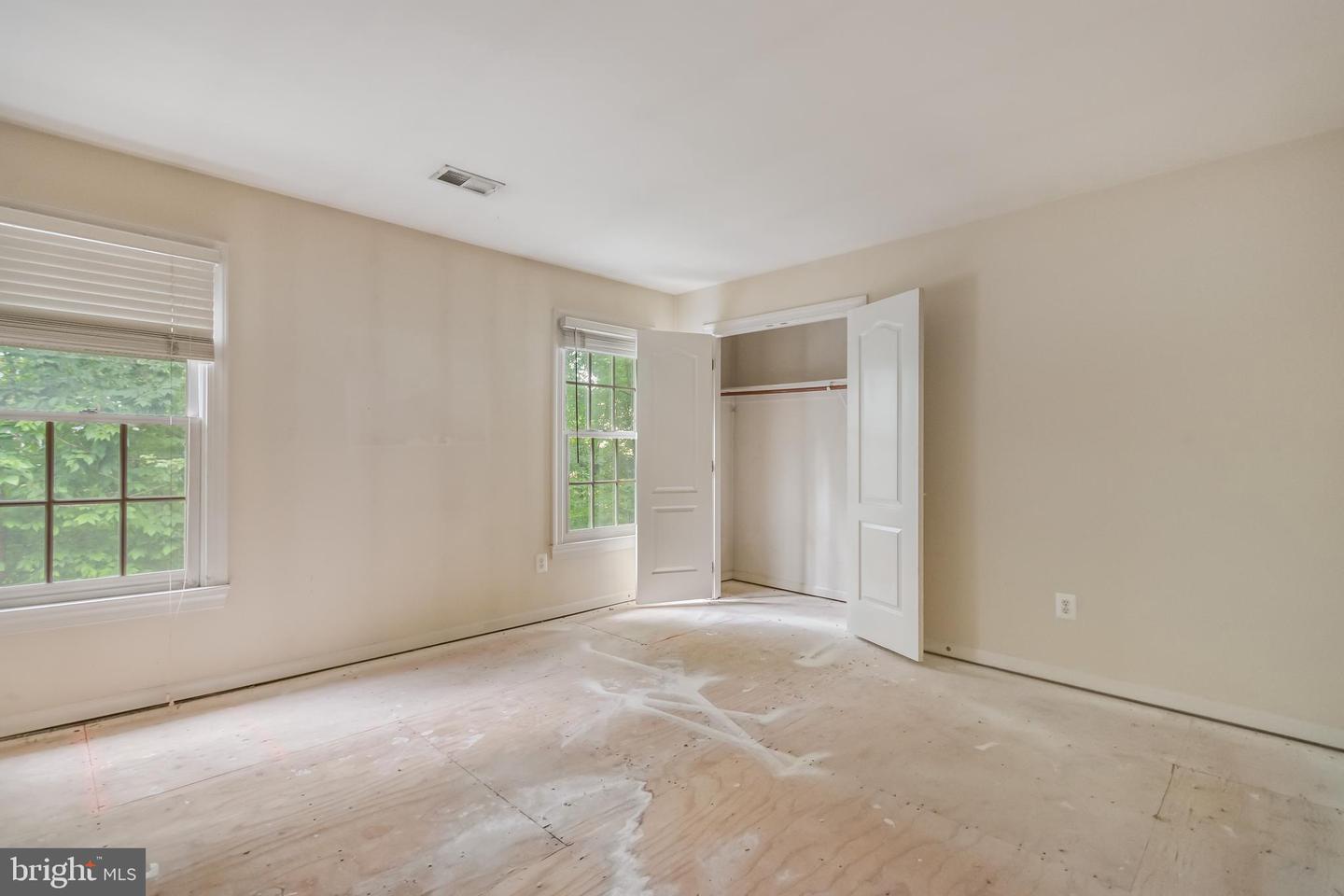 12111 WALNUT BRANCH RD, RESTON, Virginia 20194, 5 Bedrooms Bedrooms, ,4 BathroomsBathrooms,Residential,For sale,12111 WALNUT BRANCH RD,VAFX2259512 MLS # VAFX2259512