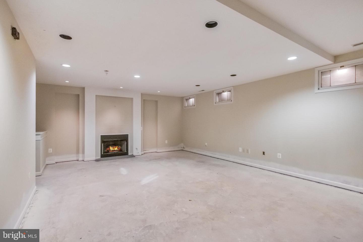 12111 WALNUT BRANCH RD, RESTON, Virginia 20194, 5 Bedrooms Bedrooms, ,4 BathroomsBathrooms,Residential,For sale,12111 WALNUT BRANCH RD,VAFX2259512 MLS # VAFX2259512