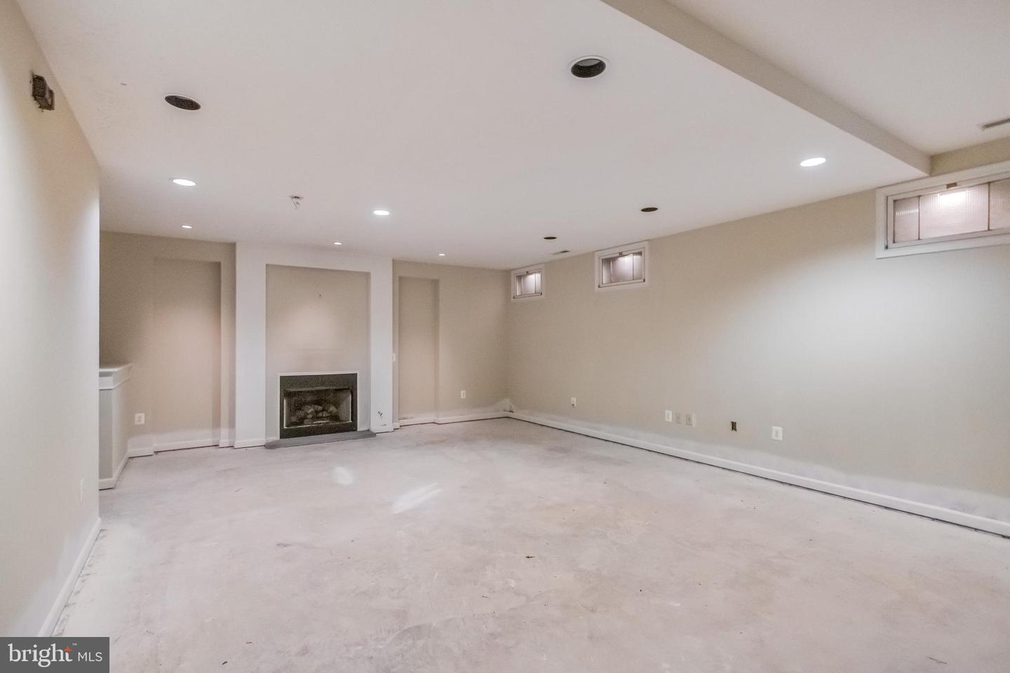 12111 WALNUT BRANCH RD, RESTON, Virginia 20194, 5 Bedrooms Bedrooms, ,4 BathroomsBathrooms,Residential,For sale,12111 WALNUT BRANCH RD,VAFX2259512 MLS # VAFX2259512