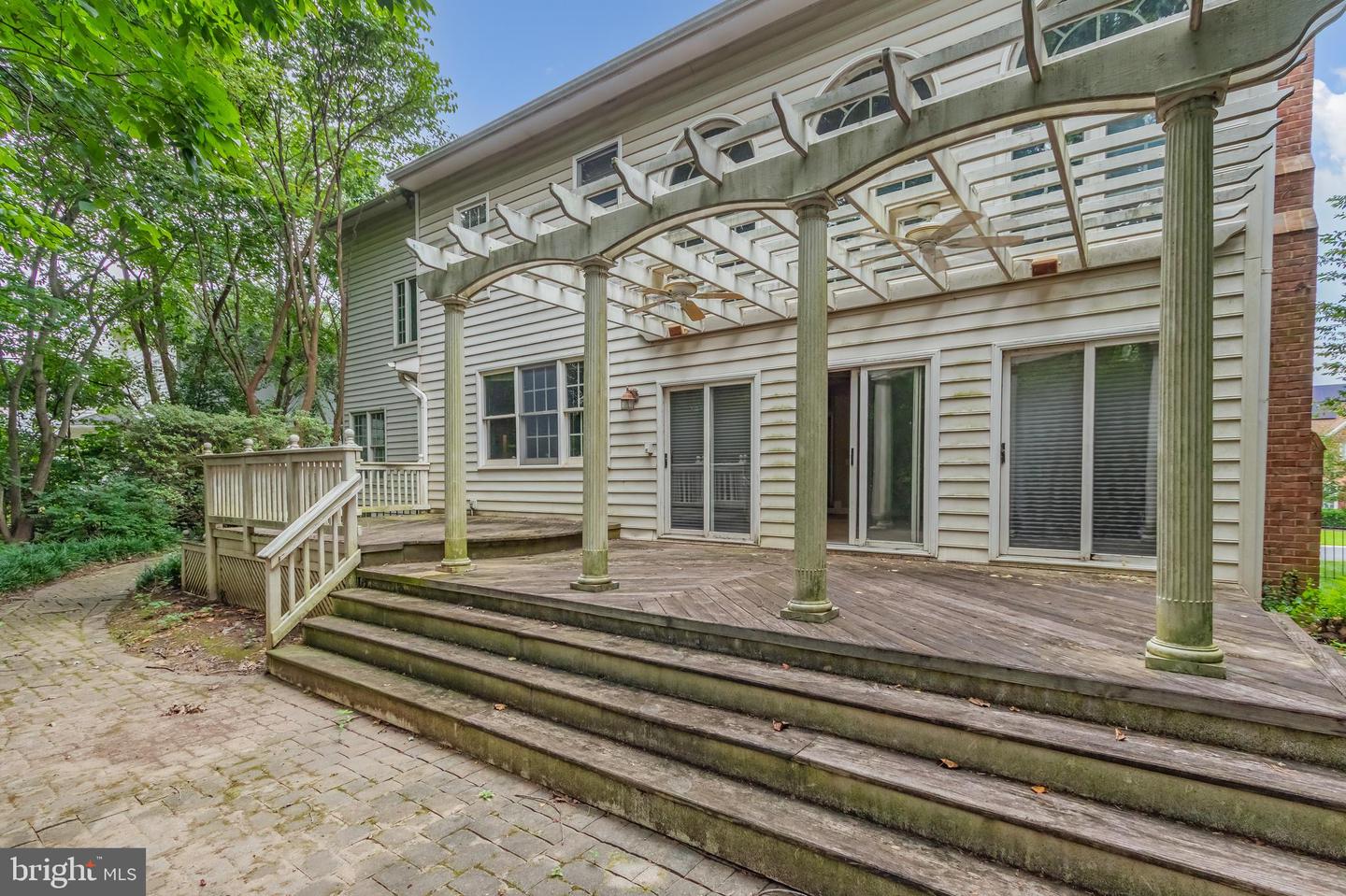 12111 WALNUT BRANCH RD, RESTON, Virginia 20194, 5 Bedrooms Bedrooms, ,4 BathroomsBathrooms,Residential,For sale,12111 WALNUT BRANCH RD,VAFX2259512 MLS # VAFX2259512