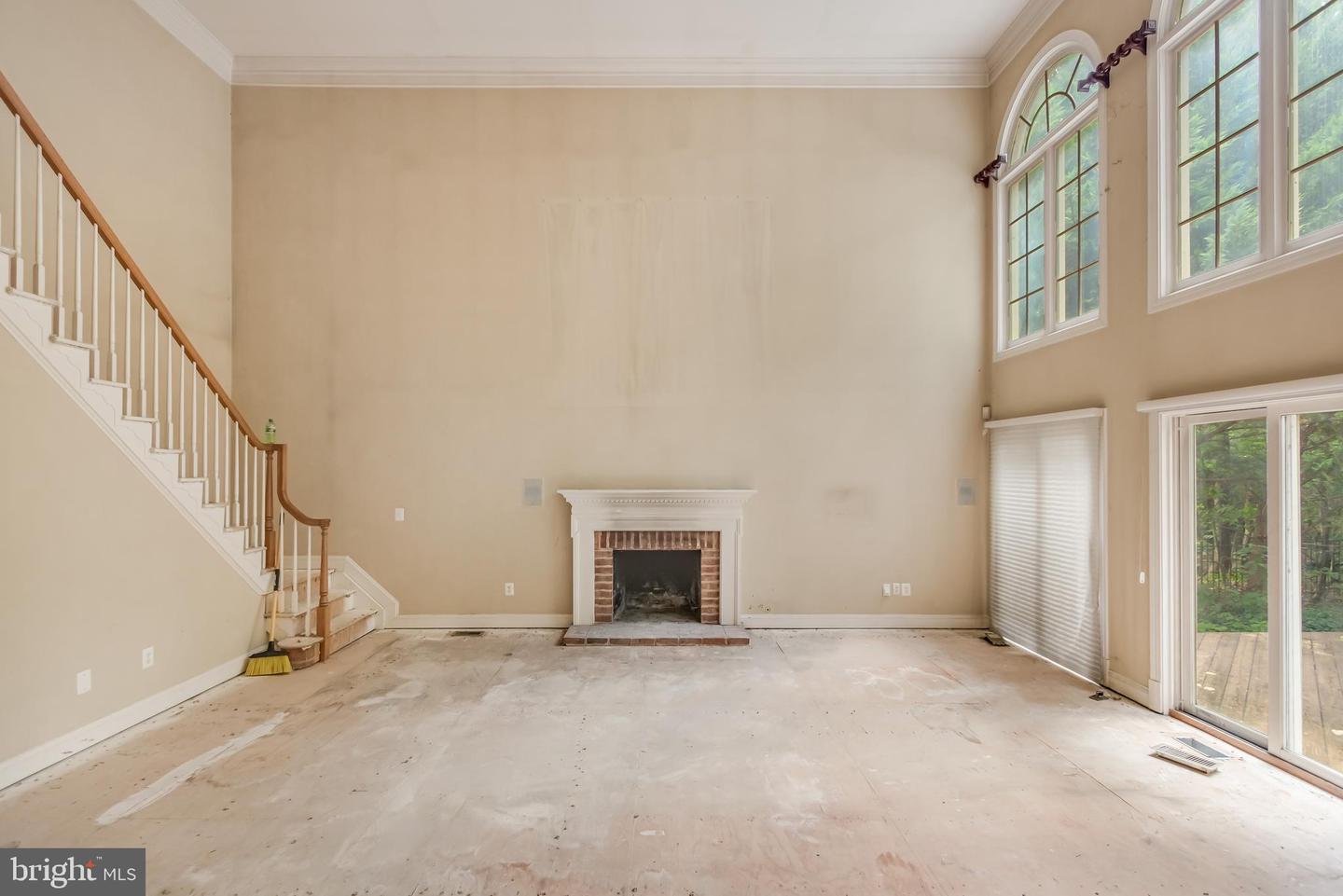 12111 WALNUT BRANCH RD, RESTON, Virginia 20194, 5 Bedrooms Bedrooms, ,4 BathroomsBathrooms,Residential,For sale,12111 WALNUT BRANCH RD,VAFX2259512 MLS # VAFX2259512
