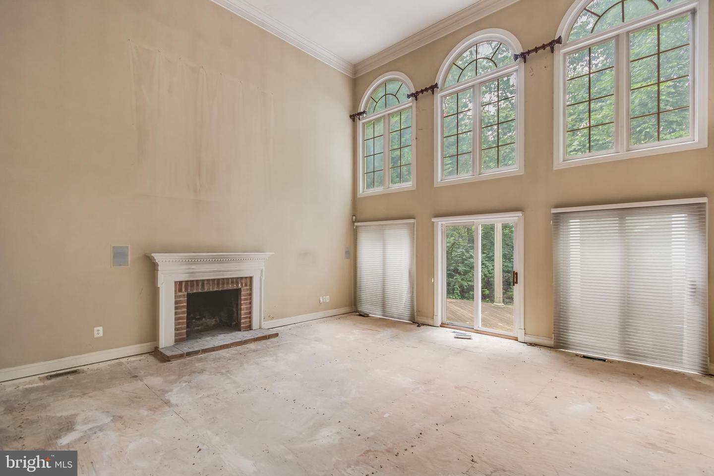12111 WALNUT BRANCH RD, RESTON, Virginia 20194, 5 Bedrooms Bedrooms, ,4 BathroomsBathrooms,Residential,For sale,12111 WALNUT BRANCH RD,VAFX2259512 MLS # VAFX2259512