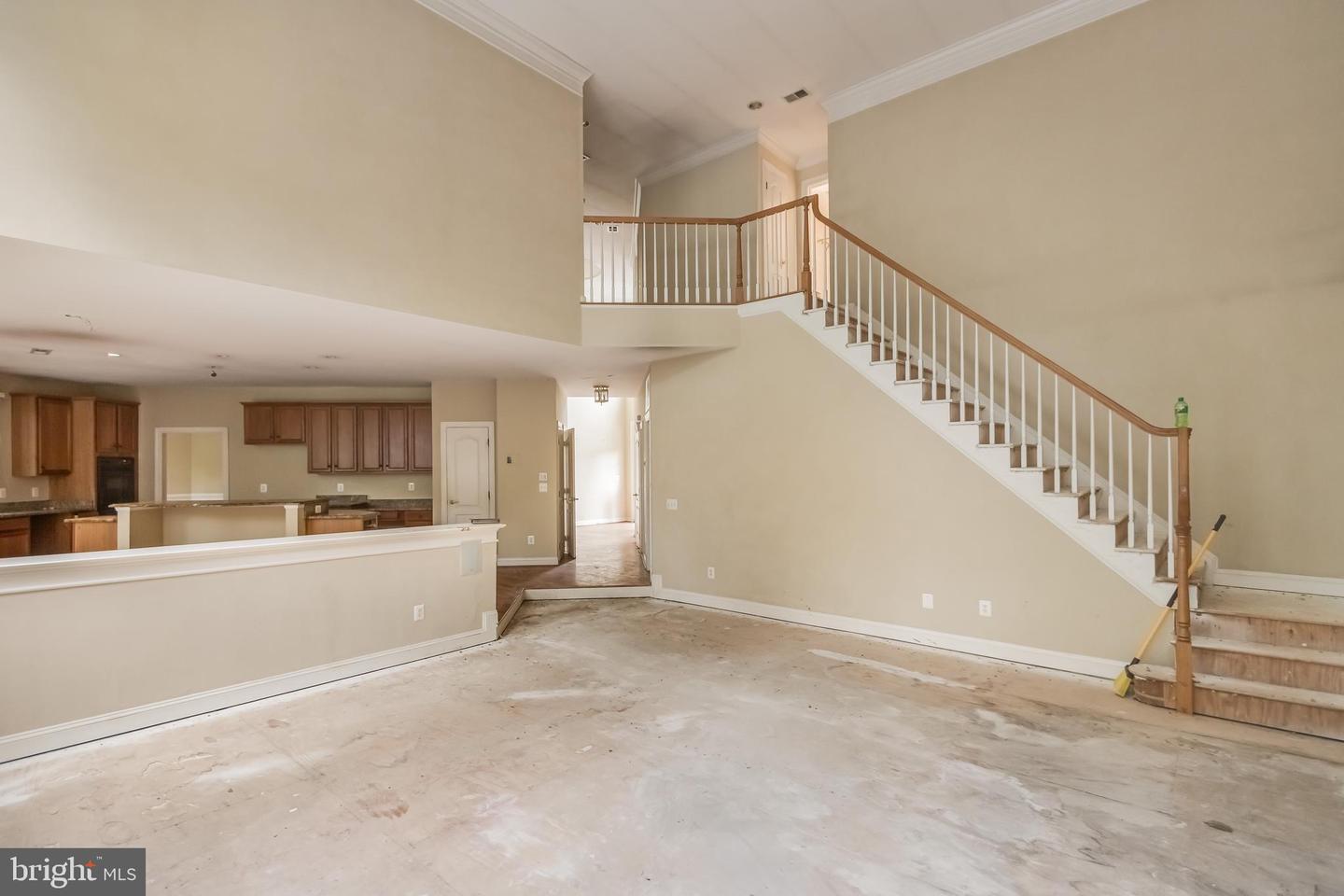 12111 WALNUT BRANCH RD, RESTON, Virginia 20194, 5 Bedrooms Bedrooms, ,4 BathroomsBathrooms,Residential,For sale,12111 WALNUT BRANCH RD,VAFX2259512 MLS # VAFX2259512