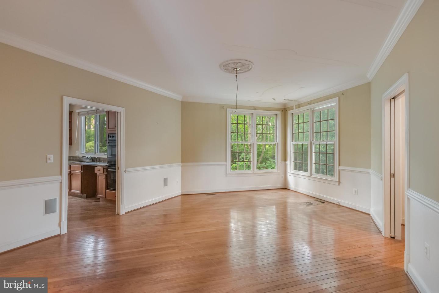 12111 WALNUT BRANCH RD, RESTON, Virginia 20194, 5 Bedrooms Bedrooms, ,4 BathroomsBathrooms,Residential,For sale,12111 WALNUT BRANCH RD,VAFX2259512 MLS # VAFX2259512