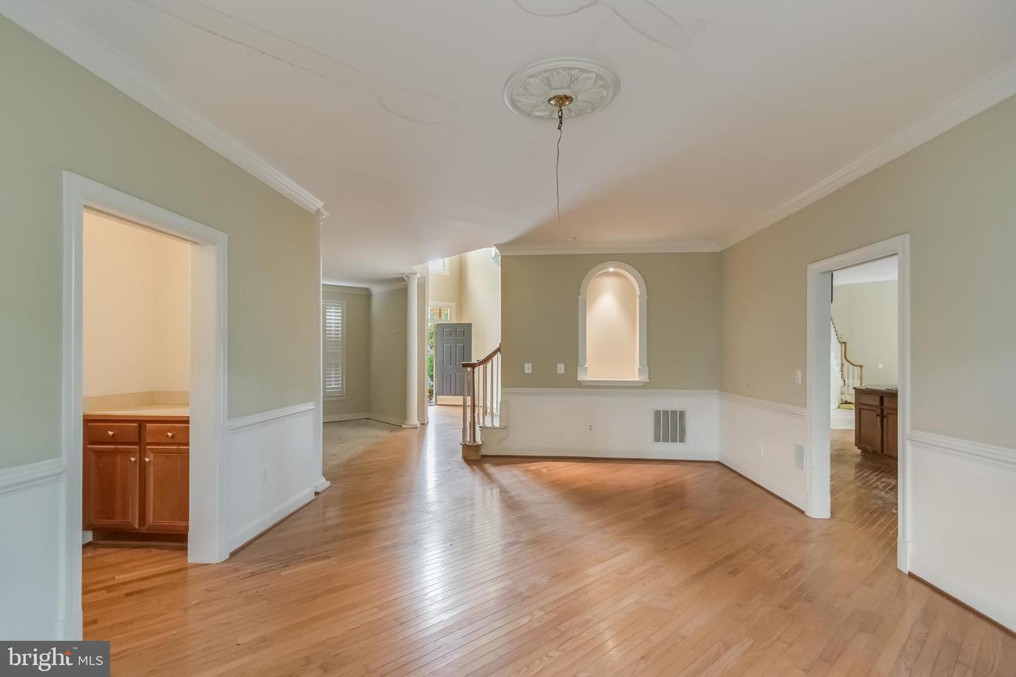 12111 WALNUT BRANCH RD, RESTON, Virginia 20194, 5 Bedrooms Bedrooms, ,4 BathroomsBathrooms,Residential,For sale,12111 WALNUT BRANCH RD,VAFX2259512 MLS # VAFX2259512