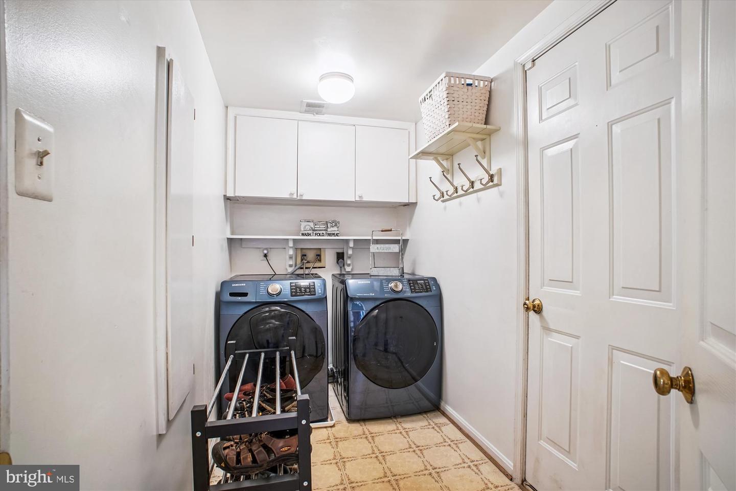 13605 OLD CHATWOOD PL, CHANTILLY, Virginia 20151, 4 Bedrooms Bedrooms, ,3 BathroomsBathrooms,Residential,For sale,13605 OLD CHATWOOD PL,VAFX2259516 MLS # VAFX2259516